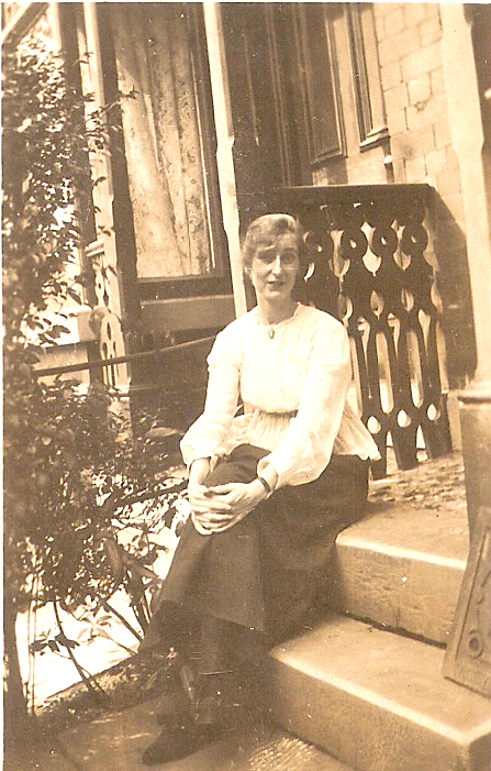 Photo of photos/Agnes May Hunter 1890-1933 portrait 1917